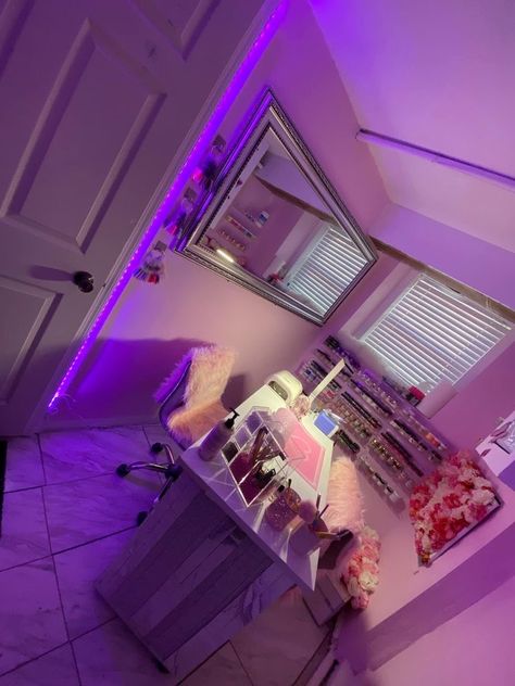 Nail Tech Suite, Small Nail Room Ideas, Nail Tech Set Up, Nail Desk Setup, Nail Tech Studio, Nail Tech Room Ideas, Nail Rooms, Nail Tech Room, Nail Salon Aesthetic