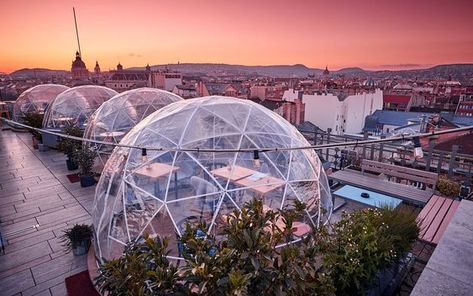 Enjoy a Drink in a Rooftop Igloo at This Bar in Budapest | You can still party on a rooftop in winter at this igloo bar in Budapest. Budapest Winter, Bubble Hotel, Budapest Christmas, Garden Rooftop, Rooftop Cinema, Rooftop Bars Nyc, Hungary Budapest, Budapest Travel, Nyc Bars