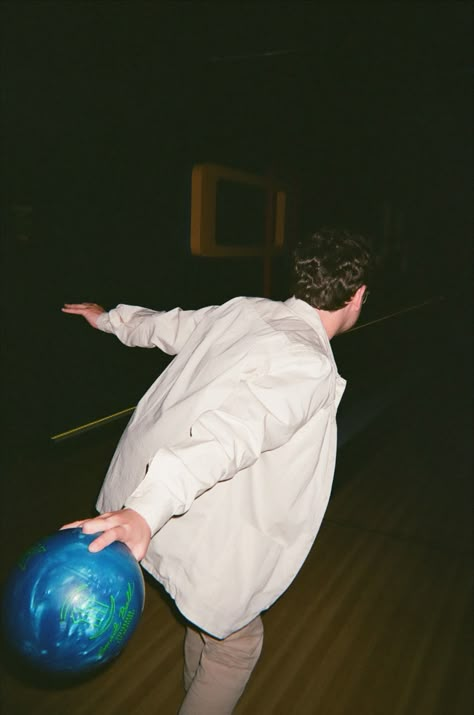 Bowling Freak Bowling Photography, Bowling Picture Ideas, Aesthetic Bowling Pictures, Bowling Photoshoot, Bowling Alley Photoshoot, Bowling Aesthetic Pictures, Bowling Aesthetic, Bowling Pictures, Bowling Ball