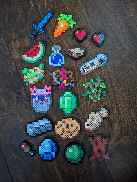 Pyssla Ideas Minecraft, Colorful Perler Bead Patterns, Minecraft Fuse Beads, Pyssla Minecraft, Perler Beads Minecraft, Minecraft Perler Beads, Minecraft Pattern, Mario Crafts, Melt Beads Patterns