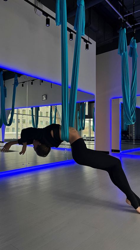 Aerial Hammock Aesthetic, Flexibility Aesthetic, Bridal Boutique Interior, Air Yoga, Neural Pathways, Aerial Yoga Poses, Beautiful Yoga Poses, Gym Wallpaper, Adventure Seeker