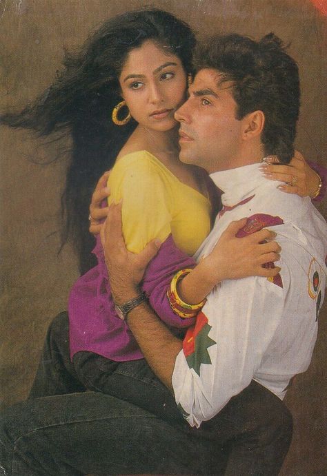 #BollywoodFlashback #rare #postcard #FlashbackFriday #muvyz #muvyz070221 Ayesha Jhulka, Akshay Kumar Photoshoot, 90s Bollywood Actress, Sonali Bendre, 90s Bollywood, Bollywood Couples, Vintage Bollywood, Akshay Kumar, Shah Rukh Khan