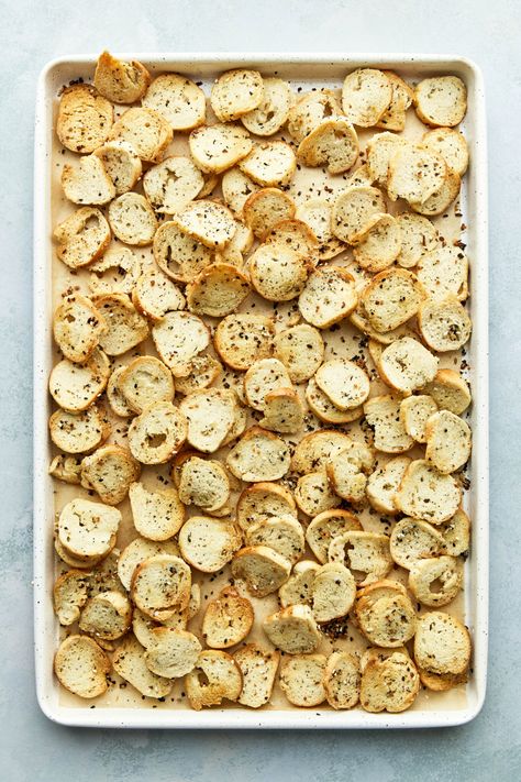 Learn how to make homemade bagel chips with this 3-ingredient recipe. Baked until golden, they're great for dipping or as a crunchy snack! Home Made Bagel Chips, Garlic Bagel Chips Recipe, Homemade Bagel Chips, Bagel Chips Recipe, Bagel Crisps, How To Make Bagels, Bagel Dip, Hard Bread, Bagel Chips