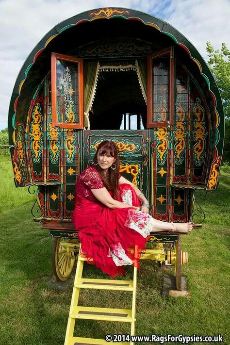 Gypsy wagon Bowtop Wagon, Romani Wagon, Puppet Stage, Horse Drawn Wagon, Hippie Home Decor, Hippie Vibes, Bohemian Living, Horse Drawn, Wagon Wheel