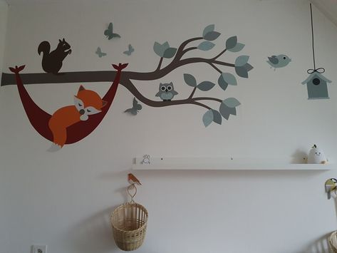 | | Klantfoto | | ○ Een sierlijke tak in oud groen met een vogelhuisje, vliegend vogeltje, eekhoorn, een uil en een setje vlinders. ○ Een vosje in een bordeauxrode hangmat. #behangsticker #kinderkamerdecoratie #babykamerinspiratie #babykamerdecoratie #klantfoto #zwanger #luxemuurdecoratie #muursticker #behang Big Boy Room, Nursery Design, Boy Nursery, Girl Room, Wall Collage, Baby Room, Wall Stickers, Sticker Design, Nursery