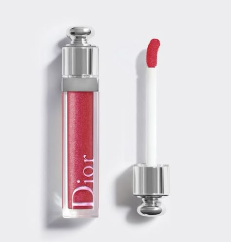 dior addict stellar gloss in diormania Dior Lipgloss, Dior Lip, Gloss Labial, Dior Makeup, Dior Beauty, Dior Addict, Makeup Items, Lip Oil, Cute Makeup