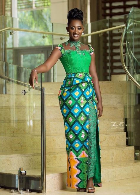 This is the latest beautiful 2020 Ghanian wedding dress/style for ladies who want to look stunning on their wedding day. Latest Kente Styles, African Lifestyle, African Wedding Attire, Kente Dress, African Lace Styles, Long African Dresses, African Outfits, Ankara Gowns, African Dresses For Kids