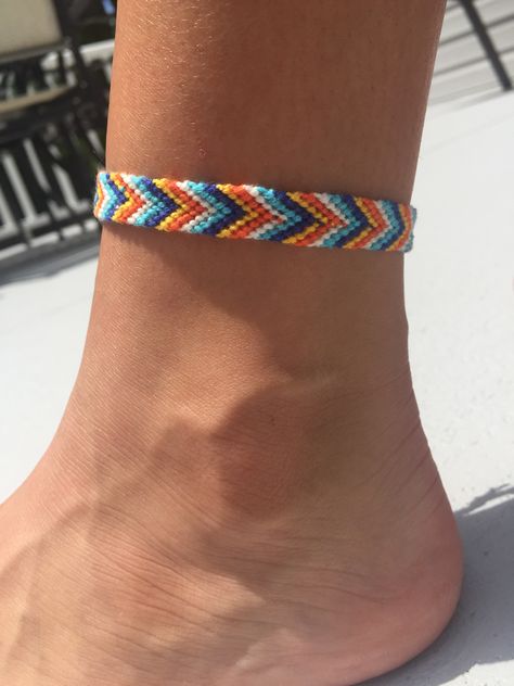 Hamer Beads Ideas, Chevron Bracelet Ideas, Bracelet Bresilien Chevron, Chevron Bracelet Patterns, Blue Chevron Bracelet, Bracelet Colors Ideas, Chevron Bracelet Pattern, Chevron Pattern Bracelet, Summer Bracelet Ideas