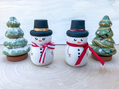 Christmas Tree Peg Doll, Snowmen Peg Dolls, Peg Dolls Christmas, Snowman Christmas Trees, Christmas Tree Wood, Matchbox Crafts, Wooden Snowmen, Wood Peg Dolls, Santa Margarita