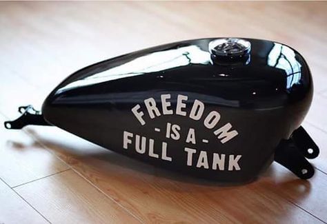 Мотоциклы Harley Davidson, Motorcycle Paint, Bike Tank, Tank Art, Motorcycle Paint Jobs, Biker Quotes, Custom Tanks, Motorcycle Tank, Motorcycle Painting