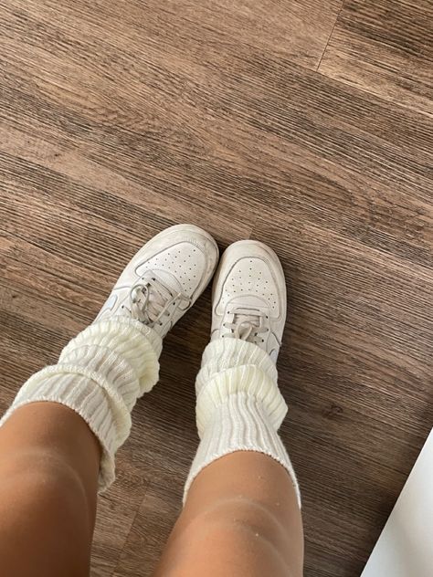 Air Force 1 With Leg Warmers, Leg Warmers Air Forces, Leg Warmers With Air Forces, Leg Warmer With Sneakers, Sneakers With Leg Warmers, Aesthetic Nike Air Force 1, Leg Warmers With Sneakers, White Leg Warmers Outfit, Air Force 1 Outfit Winter