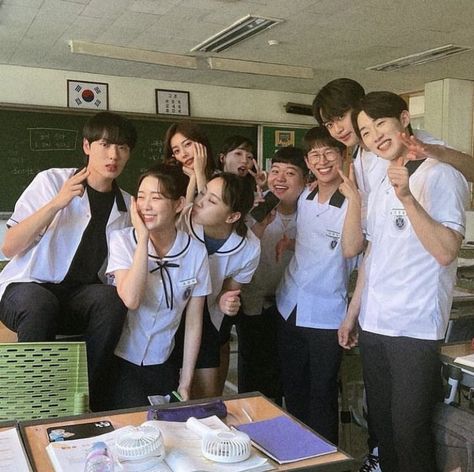 Seasons Of Blossom Kdrama, Kdrama Webtoon, School Life Memories, Seasons Of Blossom, Korea University, Korean Student, Friendship Photoshoot, Korean Language Learning, High School Life