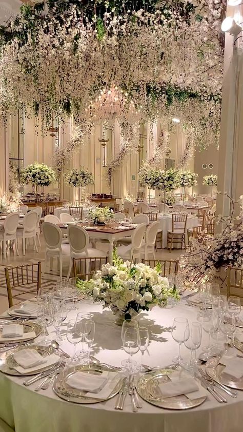 Garden Wedding Reception Outdoor, Dream Garden Wedding, Wedding Reception Outdoor, Weddings Decorations Elegant Romantic, Outdoor Wedding Decor, Elegant Wedding Themes, Dream Wedding Reception, Wedding Hall Decorations, Indoor Wedding Receptions