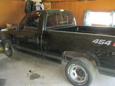 Lowest They'll Go: 1990 Chevy 454 SS #Trucks #Chevrolet - https://barnfinds.com/lowest-theyll-go-1990-chevy-454-ss/ 454 Ss Truck, Chevy Truck, Barn Finds, Chevy Trucks, Pretty Good, Antique Cars, Chevy, Trucks, Vehicles