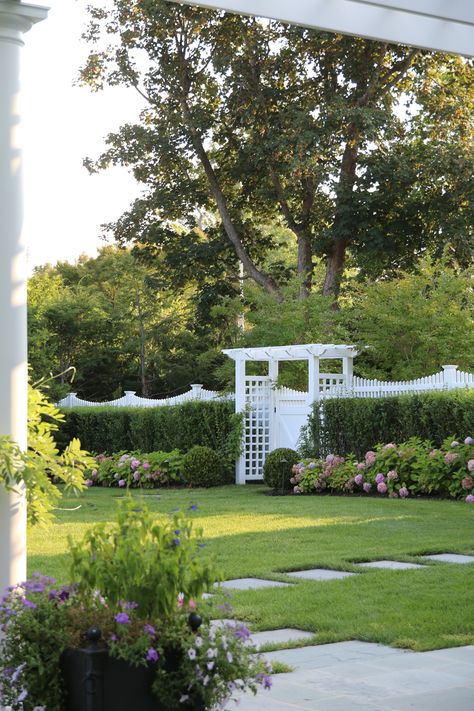 South Carolina Backyard, Hamptons Backyard Landscaping, Hampton Backyard Landscaping, Southern Living Landscaping, Rectangular Backyard Design, Hamptons Vegetable Garden, Formal Boxwood Garden, Boxwood Hydrangea, Hamptons Backyard