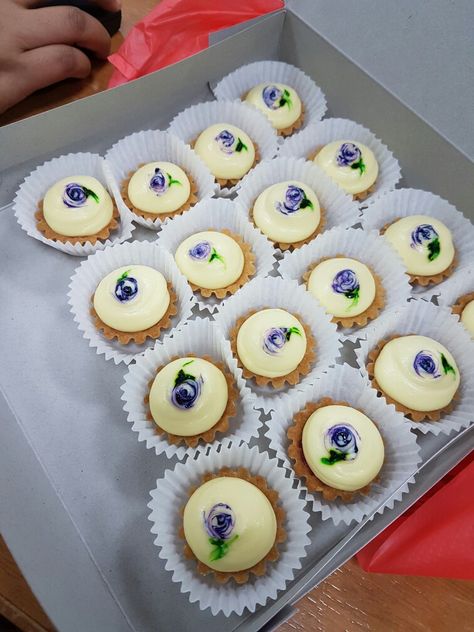 Cute cheese tarts Cheese Tart Decoration, Cream Cheese Tart Shells, Ideal Milk Fridge Tart, Mini Blueberry Cream Cheese Tarts, Blue Cheese Tart, Cheese Tart, Cheese Tarts, Decoration Ideas, Tart