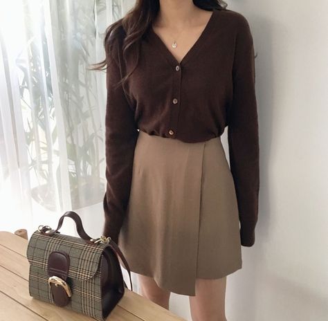 Dark Light Academia, Dark Academia Outfits, Academia Outfits, Academia Style, Dark Academy, Dark Academia Fashion, Academia Fashion, Brown Outfit, Korean Girl Fashion