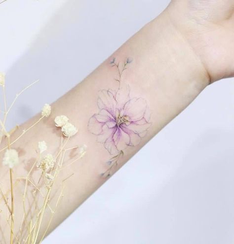 La délicatesse à l’état pur des tatouages de Mini Lau Wildflowers Tattoo, Delicate Flower Tattoo, Tattoo Mini, Petit Tattoo, Inspiration Tattoos, Geniale Tattoos, Time Tattoos, Flower Tattoo Designs, Forearm Tattoos