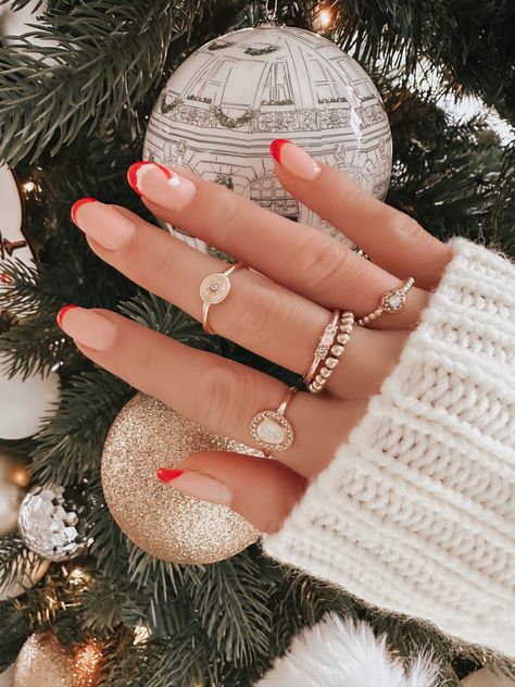 Round Holiday Nails, Chic Christmas Nails, Holiday Nail Inspo, Nail Inspired, Short Round Nails, Holiday Inspo, Fingernail Designs, Christmas Squares, Cute Christmas Nails