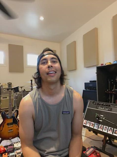 Vic Fuentes Short Hair, Vic Fuentes Photoshoot, Vic Fuentes With Fans, Vic Fuentes Aesthetic, Vic Fuentes Mickey Mouse, Vic Fuentes Scars, Vic Fuentes Hot, Vic Fuentes Snapchat, Vic Fuentes Funny