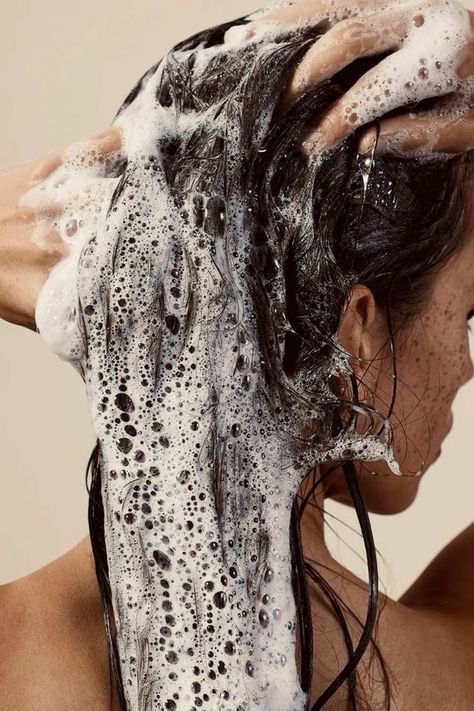 Washing Hair Aesthetic, Healthy Hair Aesthetic, Hair Care Aesthetic, Haircare Aesthetic, Hair Advertising, Vogue Beauty, Washing Hair, Clean Girl, Feminine Energy