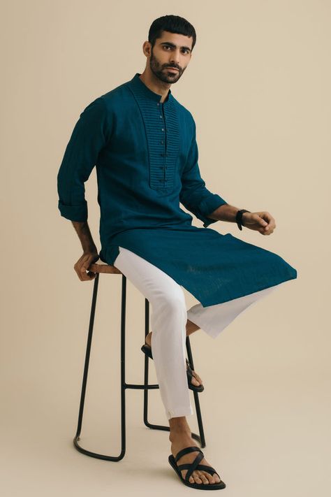 Kurtas India Fashion Men, Collar Kurta, Indian Wedding Clothes For Men, Wedding Mehendi, Boys Kurta Design, Kurta Pajama Men, Groom Dress Men, Mehndi Night, Stylish Shirts Men