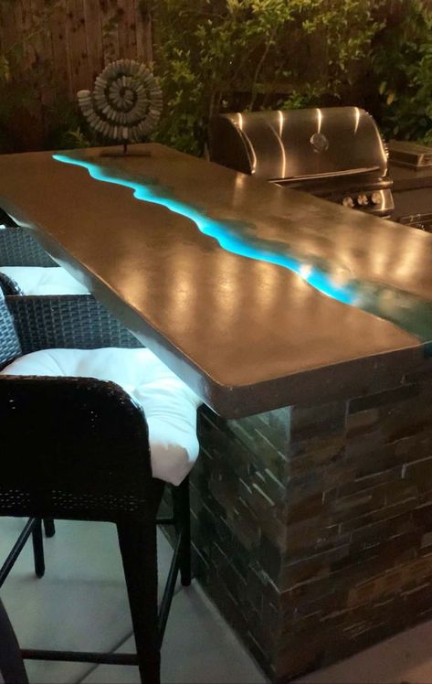 Bar Countertop Ideas Diy, Resin Wood Kitchen Island, Concrete And Epoxy Countertops, Epoxy Outdoor Table, Tiki Bar Countertop Ideas, Epoxy Island Countertop, Resin Kitchen Island, Outdoor Bar Countertop Ideas, Outdoor Bar Tops