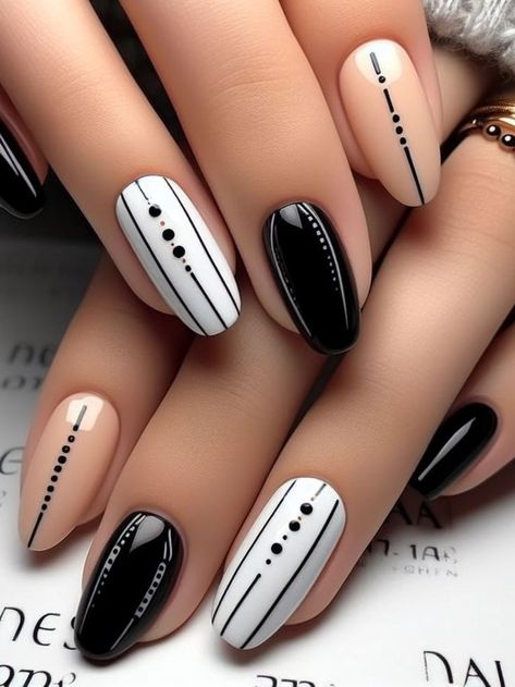 A minimalist black and white nail design with negative space accents, featuring clean lines and subtle detailing for a modern look. Minimalist Line Nail Art, Line Work Nails, Black Abstract Nails, White Black Nails, Geometric Nail Designs, Nail Art Black And White, Black And White Nail Design, Lines Nail Art, Border Nails