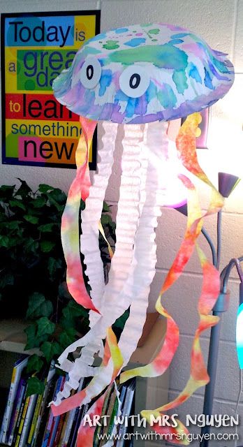 Art Club Jellyfish | Art with Mrs. Nguyen 3d Art Projects For Kindergarten, Jellyfish Art Project, Ocean Preschool, Jellyfish Kids, Classroom Management Ideas, Kites Craft, 3d Art Projects, Jellyfish Craft, Spring School