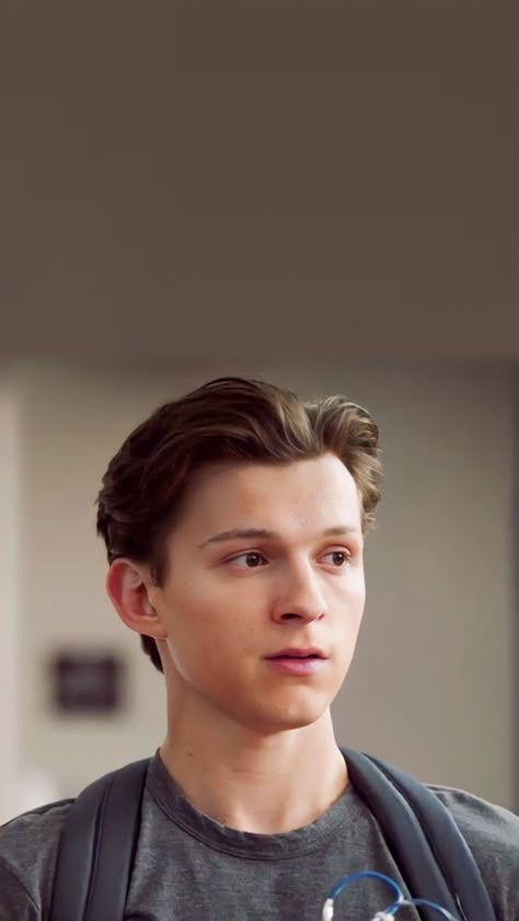 Tom Holland Hair, Tom Holland Haircut, Peter Parker Wallpaper, Tommy Holland, Peter Parker Tom Holland, Spiderman Tom Holland, Peter Parker Spiderman, Spiderman Tom, Tom Holland Imagines