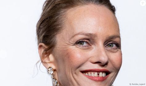 Un jeune acteur français particulièrement plébiscité par le public a pris la parole en interview. Il a notamment évoqué le comportement qu'aurait eu la chanteuse, actrice et mannequin, Vanessa Paradis, envers lui. Vanessa Paradis Now, Vanessa Paradis, Lenny Kravitz, Interview