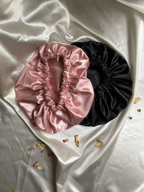 Satin Bonnet Natural Hair, Silk Hair Bonnets, Craft Fair Booth Display, Diy Hair Accessories Ribbon, Craft Fairs Booth, Silk Bonnet, Sleep Clothes, Satin Bonnet, Hair Bonnet