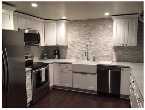 Best Kitchen Cabinet Colors, Kitchen Cabinets With Black Appliances, White Kitchen Paint, Black Stainless Appliances, Black Appliances Kitchen, Cabinets To Go, Off White Kitchens, White Shaker Kitchen, Best Kitchen Cabinets