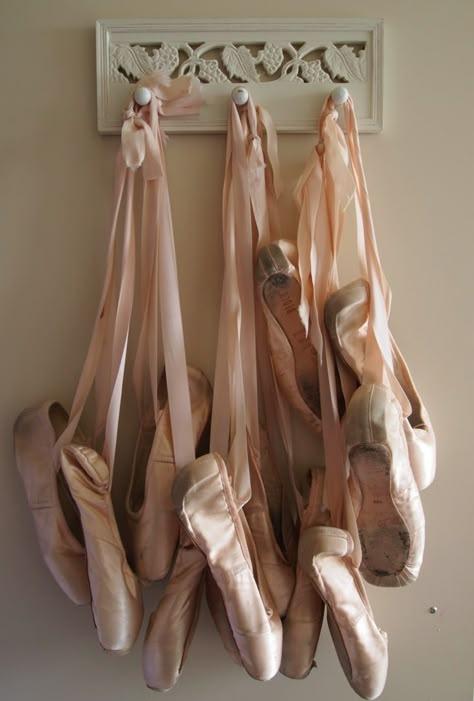 idea for displaying old pointe shoes Ballet Pointe Shoes, Pointe Shoe, Ballet Aesthetic, Ballet Beauty, Ballet Inspiration, Dance Tutorial, Prima Ballerina, Ballet Art, Dancing Aesthetic