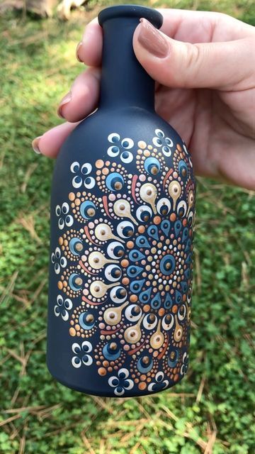 J Schofield on Instagram: "This was a relaxing make. I’m not quite finished with it - I’d like to add a little something to the neck, and maybe some twine and beads. Materials used: Matte Navy Blue spray paint Acrylic paint For info on tools, go to my page and click the highlight called “Tools.” #dotmandala #dotmandalas #dotart #mandalaartist #dotpainting #dotartmandala #mandaladottingart #mandala #mandalas #arttherapy #acrylicpainting #paintedbottles" Mandala Bottle Painting Designs, Dot Mandala Art On Bottle, Mandala Dot Painting On Bottle, Dot Painting On Bottles, Bottle Mandala Art, Mandala Bottle Painting, Bottle Painting Ideas Acrylics, Dot Painting Ideas, Mandala Tools