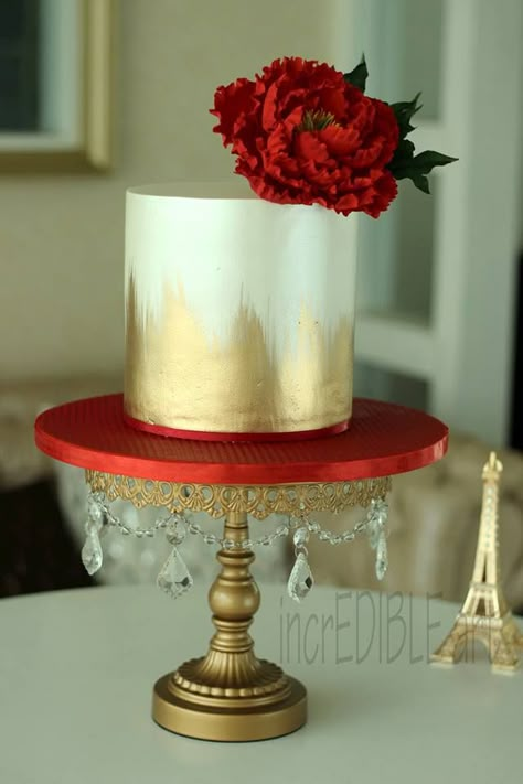 White and gold cake, red flower Red White And Gold Cake, Red Elegant Cake, Red And Gold Cakes, Cake With Red Flowers, Red Gold Cake, Gold And Red Cake, Red White And Gold Cake Ideas, White And Gold Cakes, Red And Gold Cake