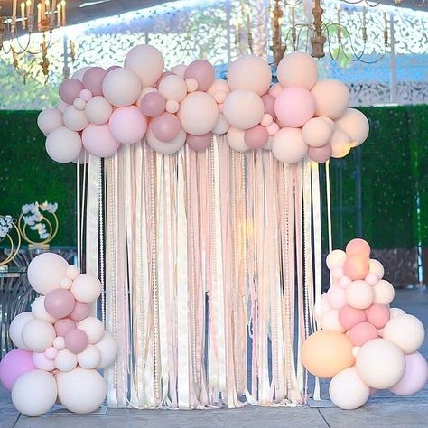 Ribbon Backdrop, Girl Shower Themes, Diy Balloon Decorations, Balloon Arrangements, Birthday Balloon Decorations, Balloon Backdrop, Balloon Diy, Outdoor Event, Balloon Decorations Party