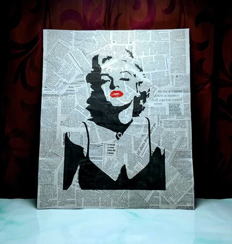 Newspaper On Canvas Art, Newspaper Canvas Painting, Pop Art On Newspaper, Painting With Book Pages, Painting Over Newspaper, News Paper Painting Ideas, Art For Exhibition, Drawing Ideas For Art Exhibition, Newspaper Pop Art