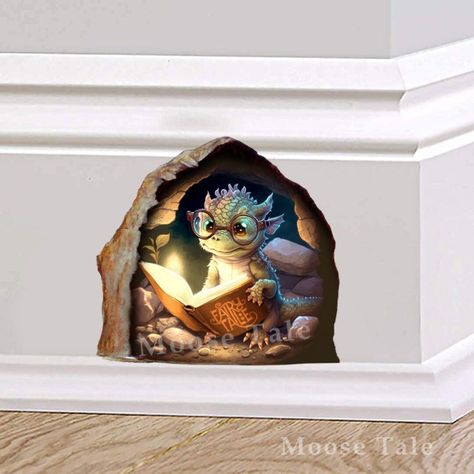 Cute Dragon Reading Book in Hole Dragon Decal Dragon With Book - Etsy Dragonfly Bedroom Ideas, How To Train Your Dragon Bedroom Ideas, Dragon Bedroom Ideas, Dragon Nursery Theme, Dragon Room, Dragon Reading, Mouse Door, Dragon Nursery, Library Bookcase