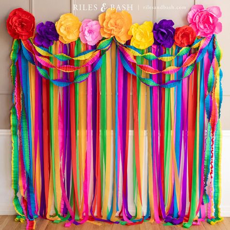 Fiesta Flowers, Mexican Theme Party Decorations, Mexican Birthday Parties, Mexican Party Decorations, Streamer Backdrop, Fiesta Bridal Shower, Mexican Fiesta Party, Fiesta Party Decorations, Mexican Birthday