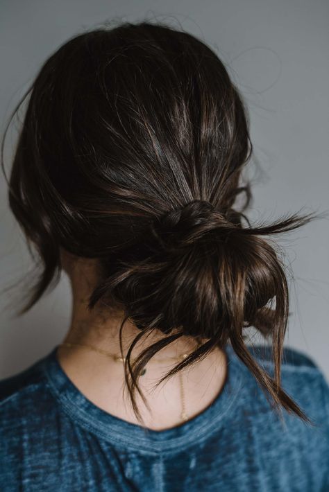 No Heat Hairstyle - braided messy bun - #hairstyle #hair #tutorial @mystylevita Office Braids, Low Bun Messy, Messy Low Bun Hairstyles, Low Messy Bun Tutorial, Braided Messy Bun, Tutorial Chignon, Messy Low Bun, Low Messy Bun, No Heat Hair