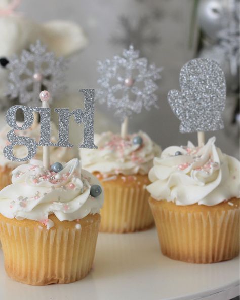 Snowflake Baby Shower Ideas, Frozen Baby Shower, Snowflake Snowflake, Winter Baby Shower Themes, Trendy Baby Shower Themes, Winter Shower, Snowflake Baby Shower, Winter Wonderland Baby Shower, Outside Baby Showers