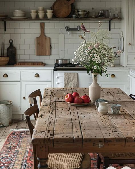 Instagram Swedish Cottage Interior, Kitchen Styling Ideas, Scandinavian Kitchen Ideas, Clever Kitchen Ideas, Cottage House Interior, Farmhouse Styling, Swedish Kitchen, Swedish Cottage, Kitchen Layouts