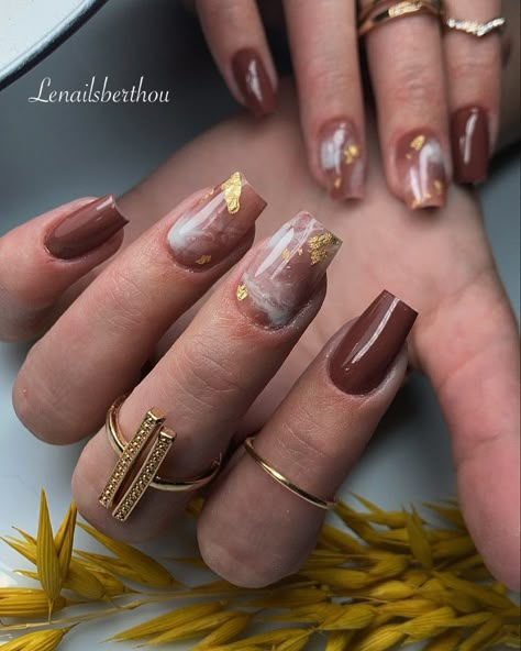 Nail Designs Brown Color, Glitter Nails Brown, Brown And Rose Gold Nails, Brown Nails With Gold Flakes, Brown Classy Nails, Marble Square Nails, Brown Nails With Glitter, Brown And Gold Nails Designs, November Nails Short