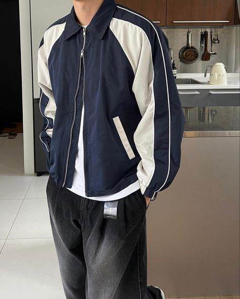 Sporty Outfits Men Aesthetic, Male Comfortable Outfits, Male Sporty Outfits, Sporty Male Outfits, Sporty Guy Aesthetic, Japanese Casual Outfits Men, Acubi Boy Style, Aesthetic Outfits Men Korean, Korean Boys Outfit