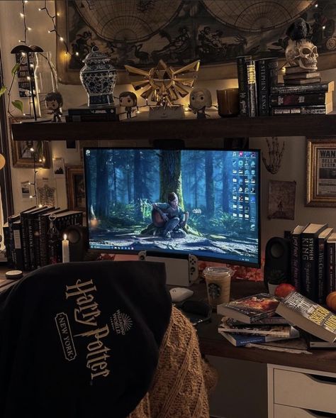 Dark Academia Room Ideas, Games Room Inspiration, Cool Room Decor, Gamer Room Decor, Study Room Decor, Computer Room, Gaming Room Setup, Apartment Style, Gamer Room