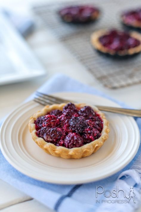 Mini Blackberry Tart, Blackberry Tarts Mini, Blackberry Tartlets, Mini Blackberry Pies, Blackberry Tart Recipe, Blackberry Tarts, Black Raspberry Recipes, Berry Tartlets, Blackberry Tart