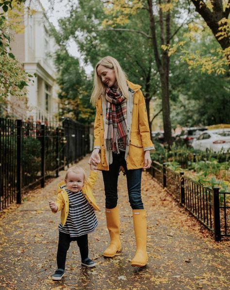 Yellow Hunter Boots, Yellow Rain Boots, Hunter Boots Outfit, Yellow Raincoat, Boating Outfit, See Yourself, Raincoats For Women, Casual Winter Outfits, Street Style Looks