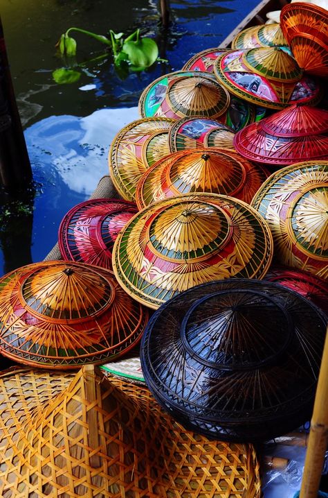 Thailand Culture Art, Thailand Culture Aesthetic, Southeast Asia Aesthetic, Floating Market Thailand, Thailand Culture, Thailand Aesthetic, Floating Market, Thailand Food, Water Aesthetic