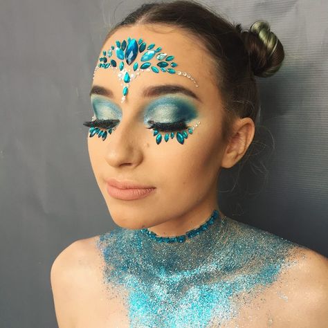 Rio Carnival Makeup, Elements Costume, Rio Makeup, Aquarius Makeup, Coachella Theme Party, Viking Halloween Costume, Vikings Halloween, Rio Linda, Glitter Bar